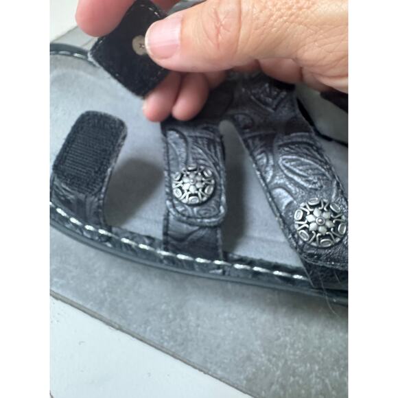 Alegria Slides Sandals Black Embossed Leather Size 40 Adjustable Straps - Picture 3 of 5